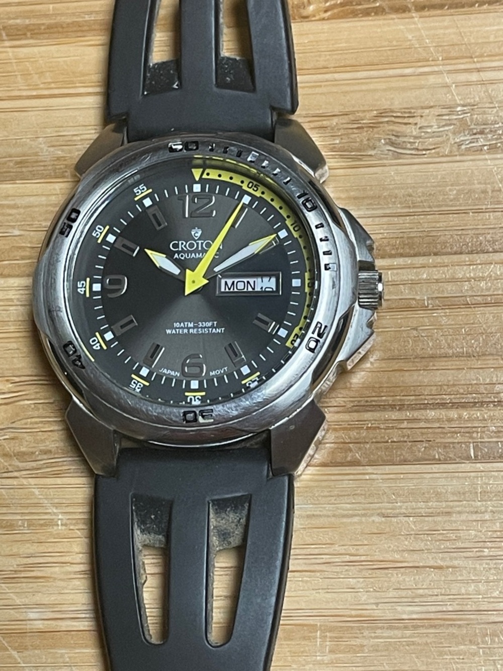 Croton Black and Yellow Sport Dive Watch with Day-Date
Good used watch